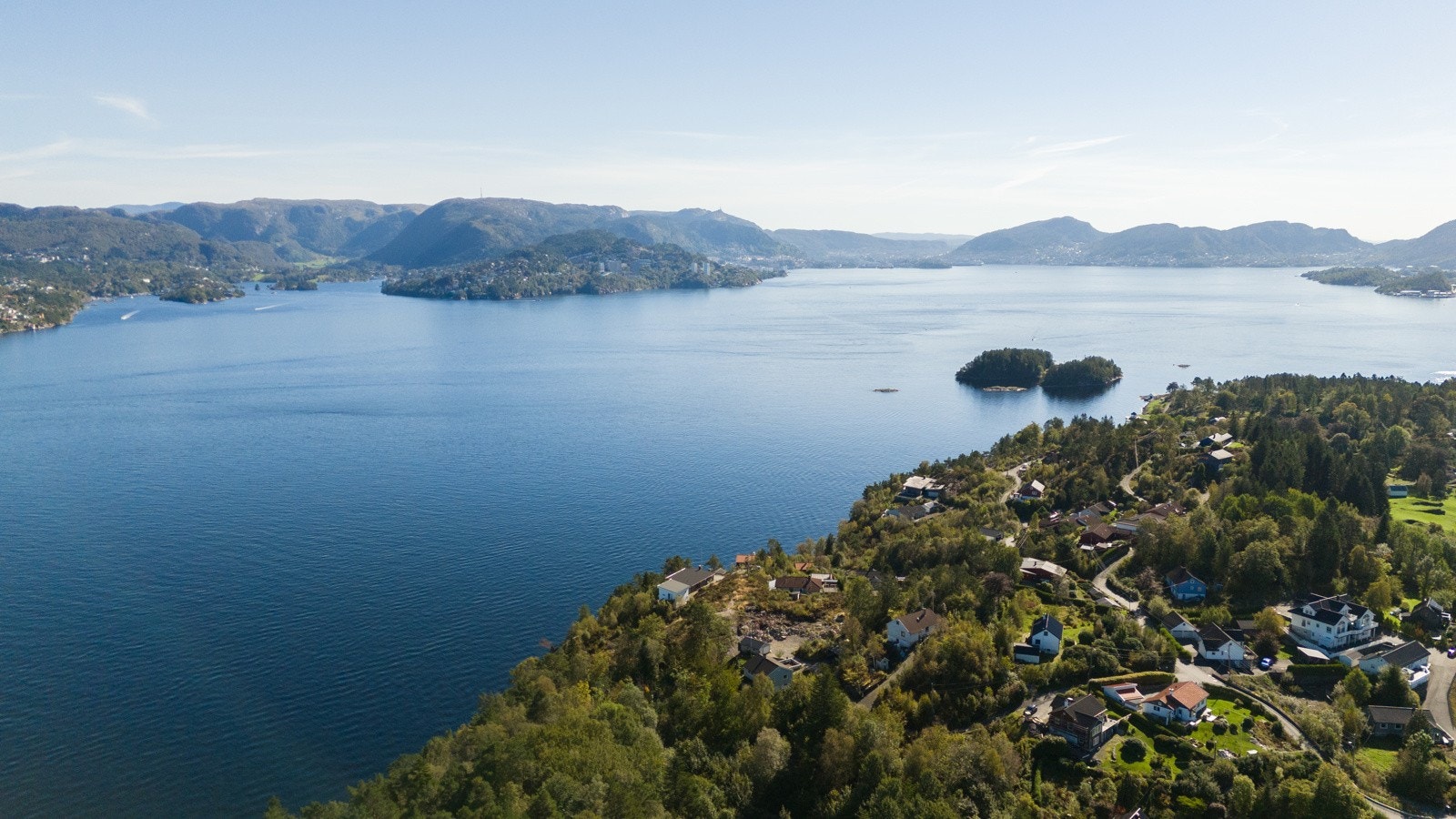 Befinner seg blant flotte omgivelser. Galleribilde