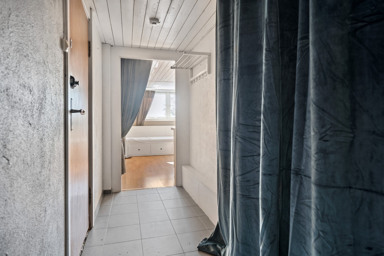 Entré med plass til å legge fra seg sko og klær. Galleribilde