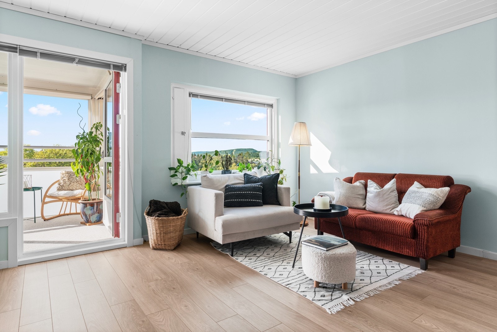 Det ble satt opp nye gipsvegger i gang, stue og soverom i 2018 Galleribilde