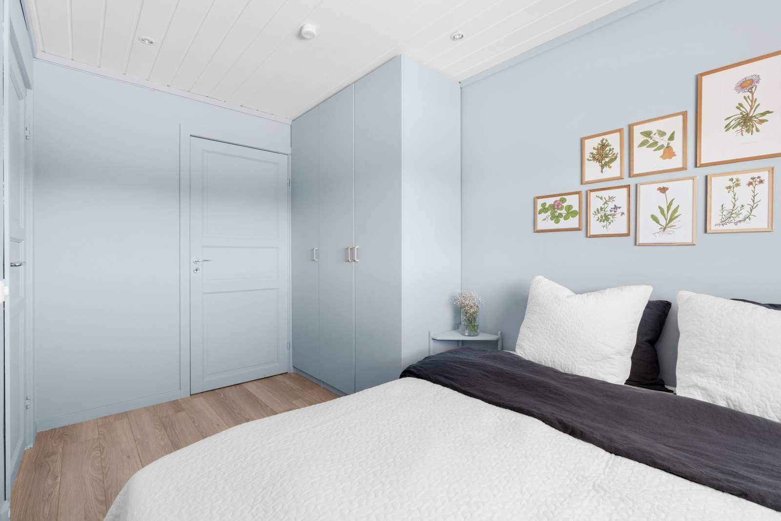 I tilknytning til soverommet har du også inngang til bod/garderobe på ca. 2 kvm Galleribilde