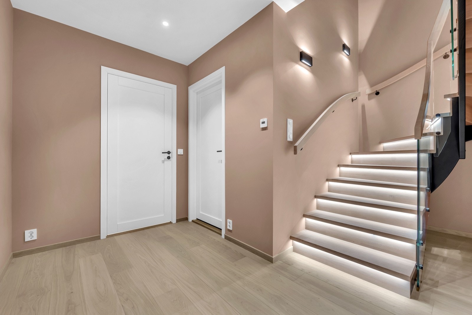 Boligens u. etg. består av vaskerom, bod og sekundærenhet Galleribilde