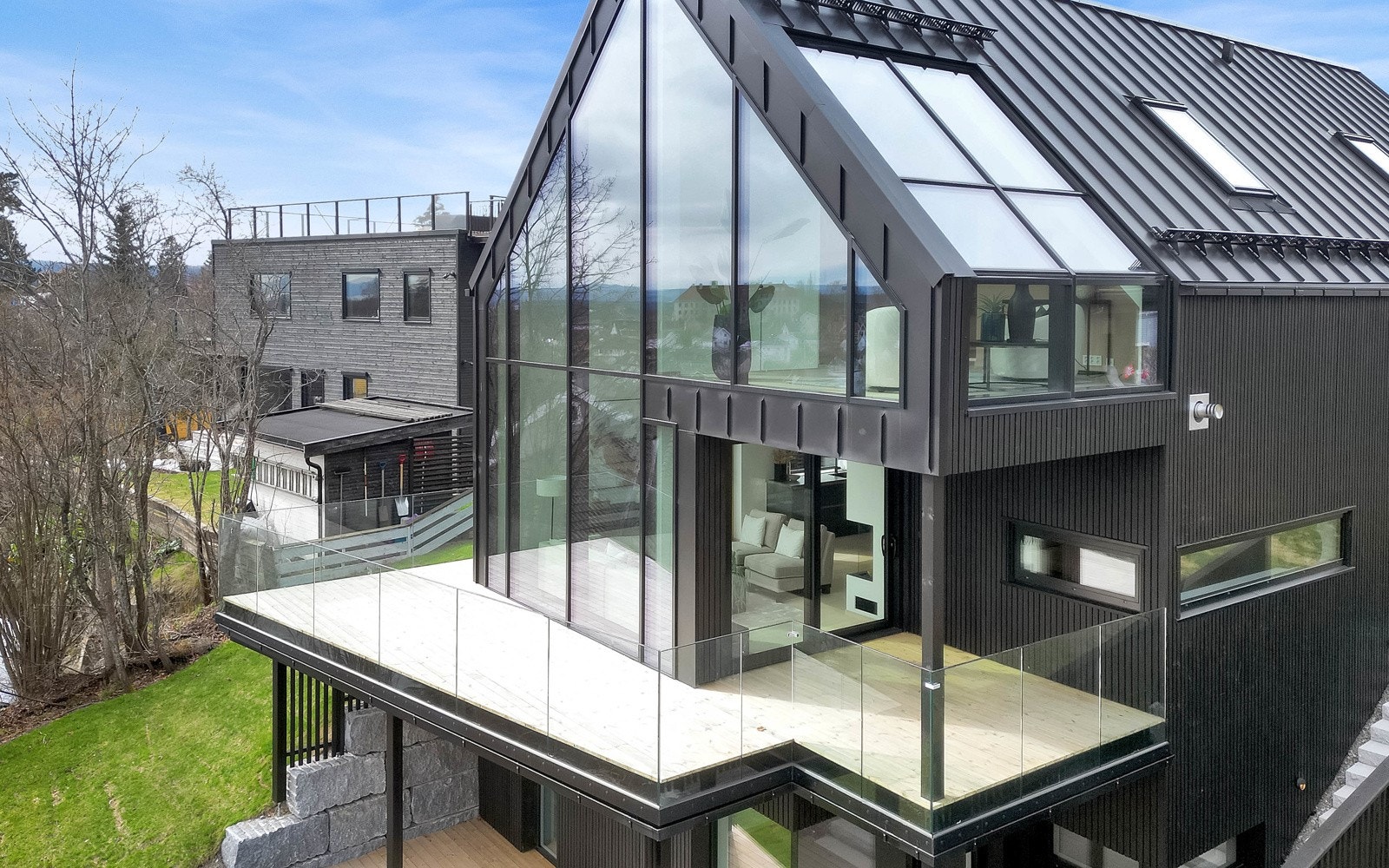 Beliggende på en høyde med utsikt, i et meget populært bolig område Galleribilde