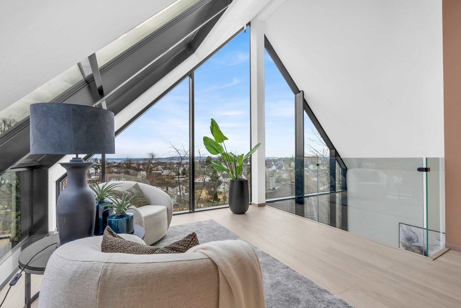 Stue 2. etg. - utsikt mot Oslo Galleribilde