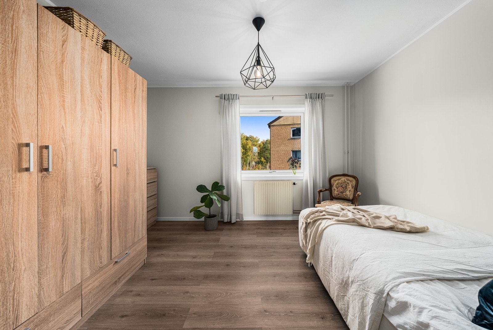 Soverom 2 egner seg godt som barnerom, gjesterom eller kontor etter behov. Galleribilde