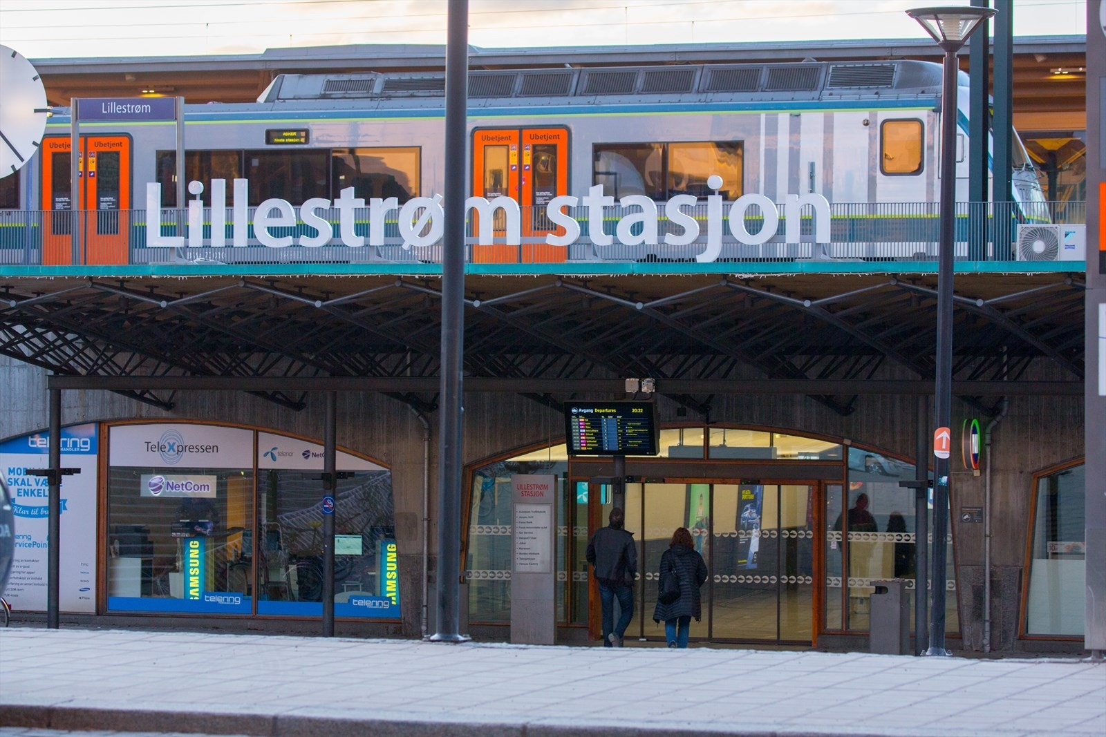 Fra Lillestrøm stasjon er det 10 min med tog til Oslo s. Galleribilde