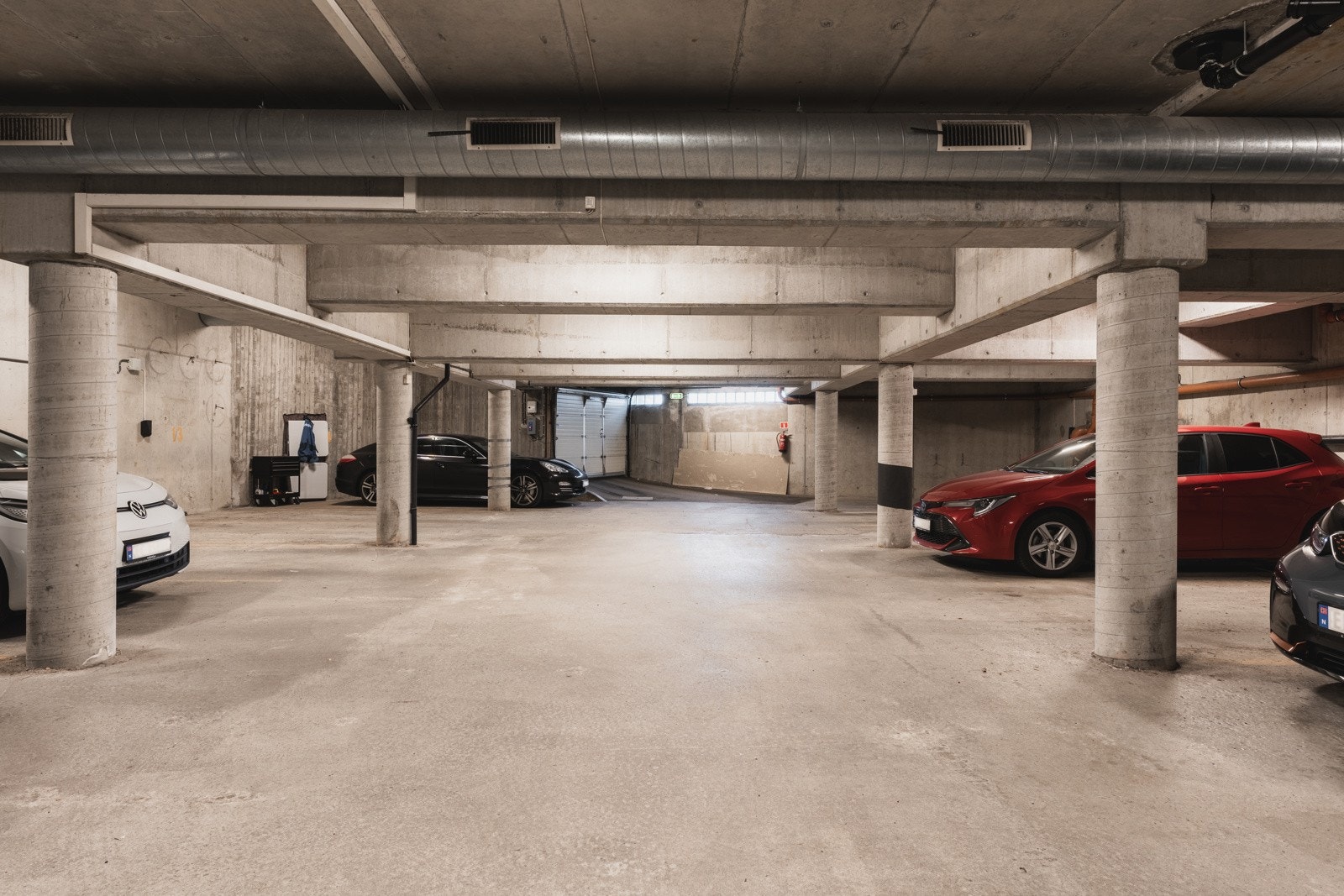 Selger har leid parkeringsplass i garasjen. Denne kan være mulig å leie videre. Kontakt megler for mer informasjon. Galleribilde