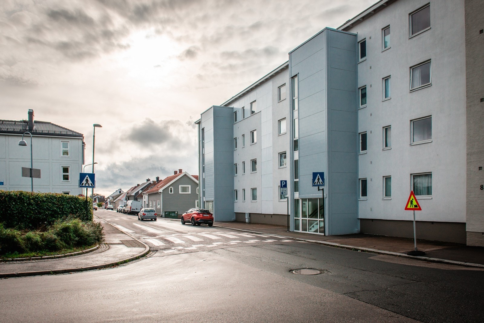 Fra leiligheten har man gangavstand til alle fasaliteter Larvik sentrum har å by på. Alt fra butikker, cafeer, dagligvare og kulturtilbud. Bøkeskogen ligger også i umiddelbar nærhet. Galleribilde