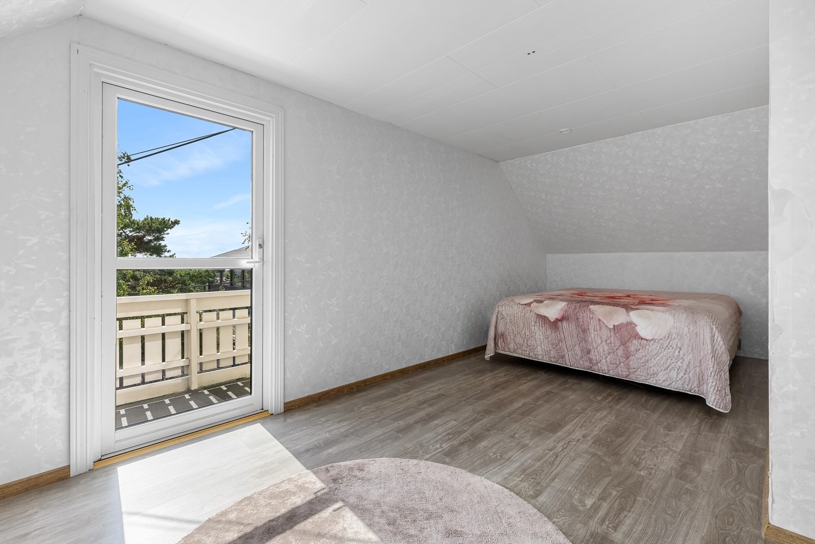Soverom i 2. etasje med utgang terrasse Galleribilde
