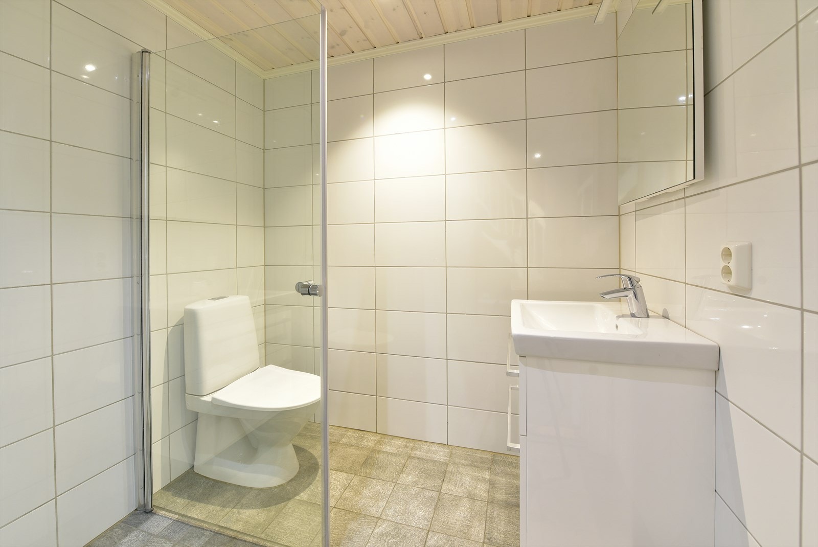 Flislagt bad også i gjesteleiligheten Galleribilde