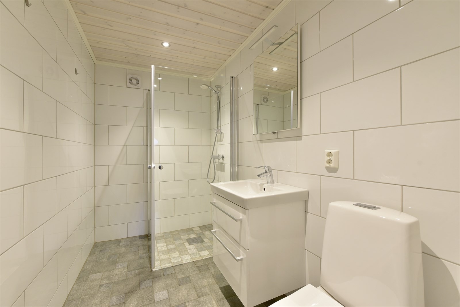 Flislagt bad i hoveddelen Galleribilde