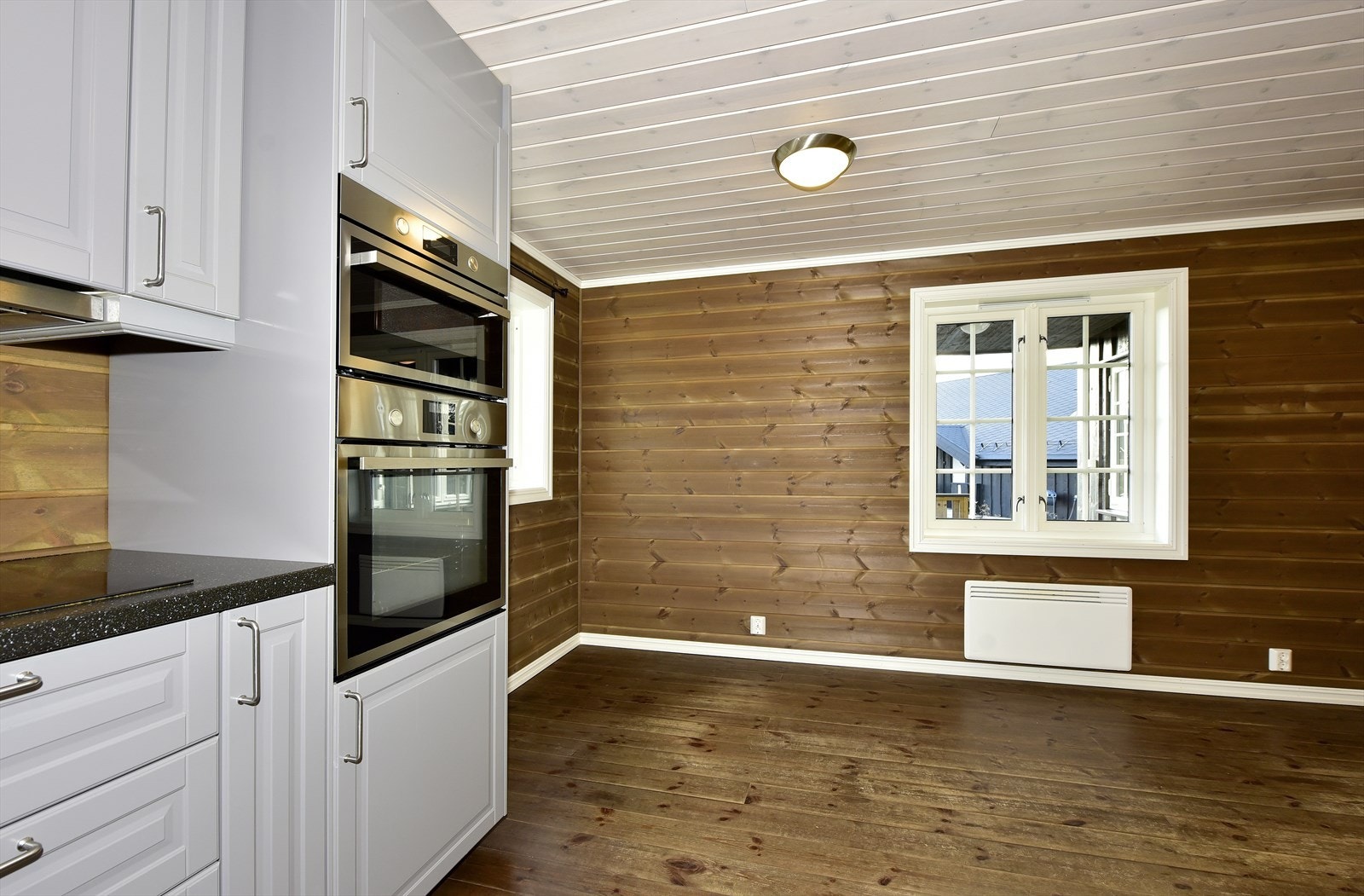 Kjøkken/stue i gjesteleiligheten Galleribilde