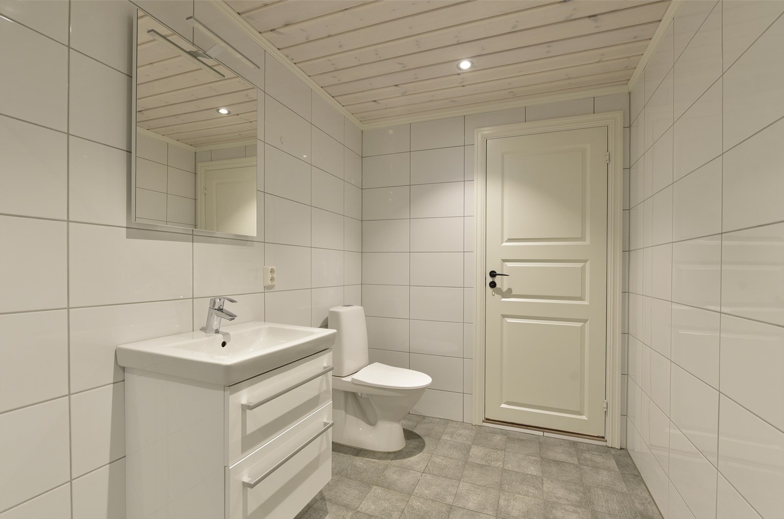 Det er to bad i hoveddelen og ett i gjesteleiligheten Galleribilde