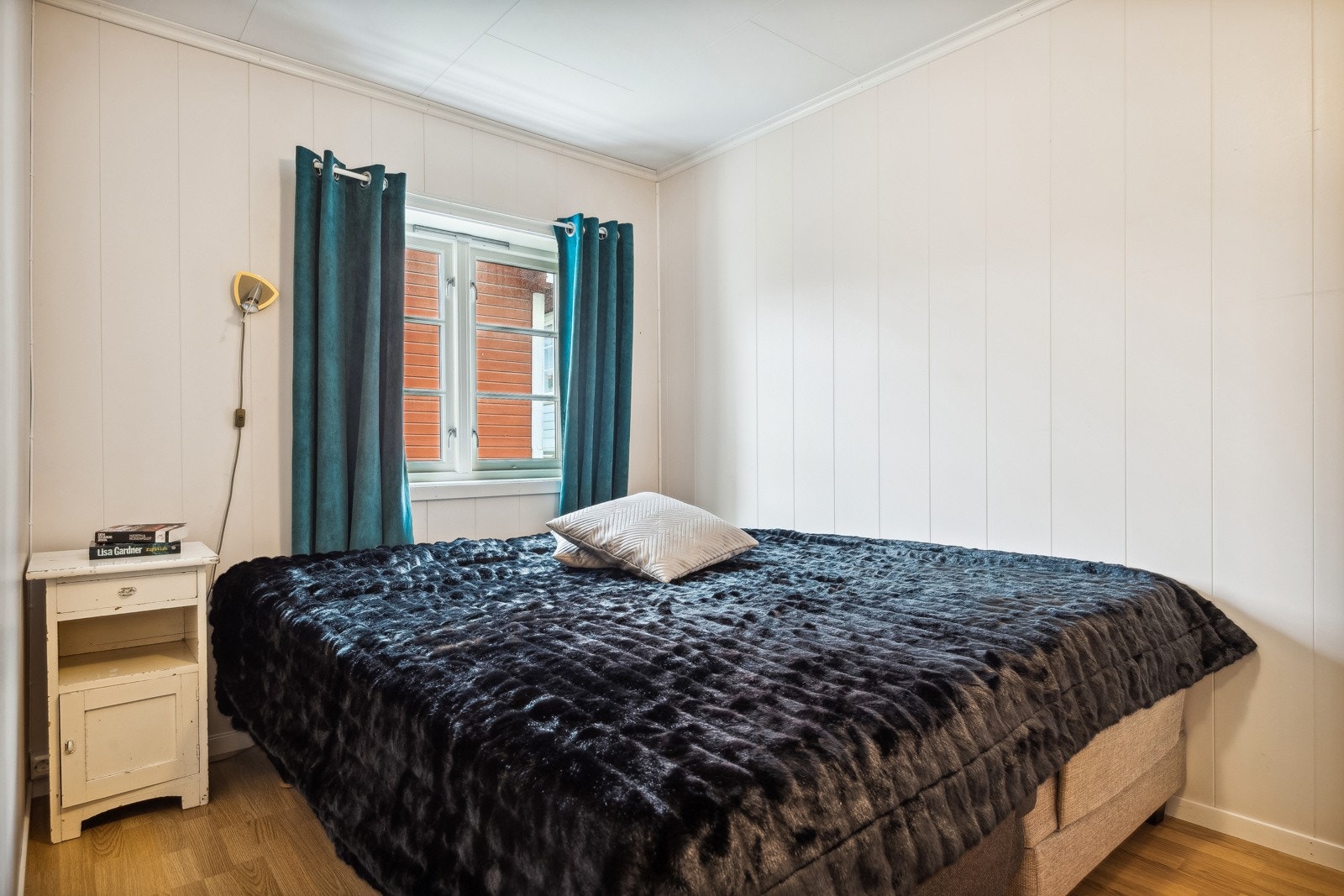 Lyst og fint soverom i 1. etasje på 8,5 kvm. Galleribilde