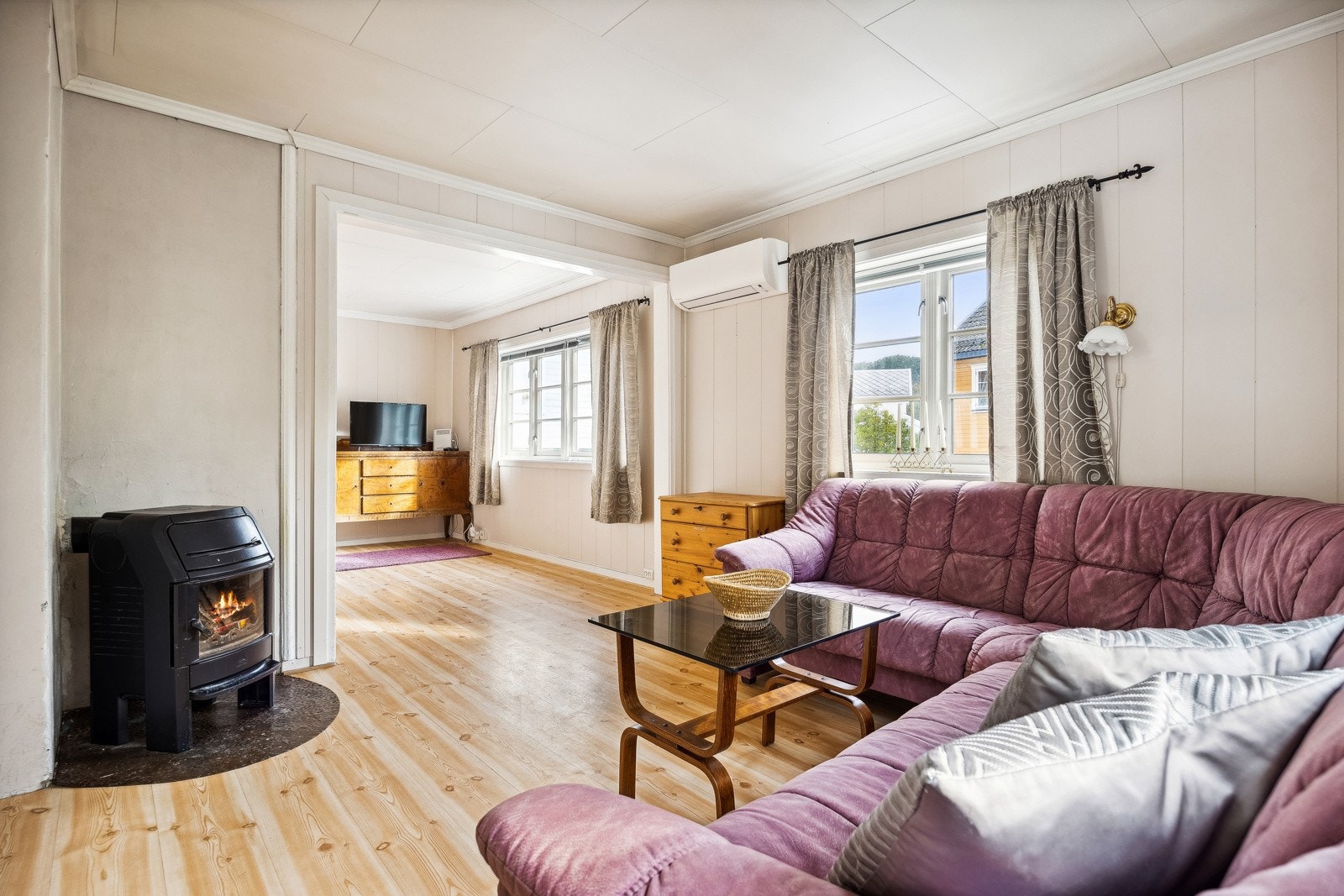 Stue med peisovn. Galleribilde