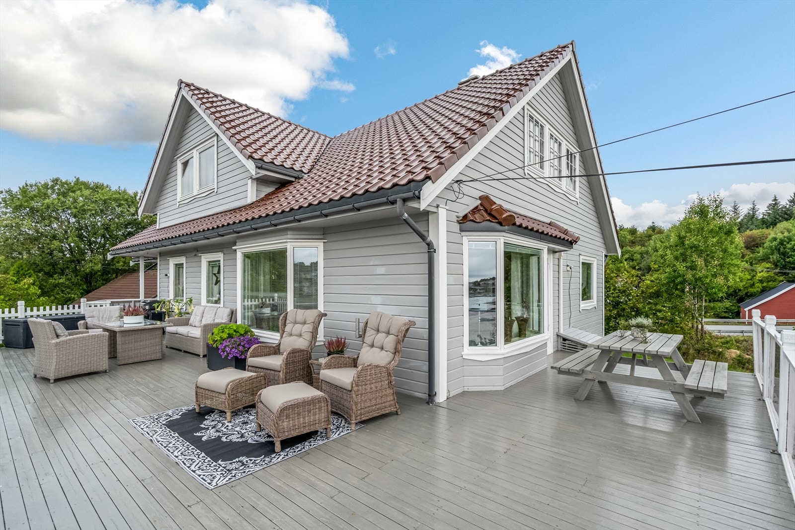 Koselig terrasse med gode solforhold Galleribilde