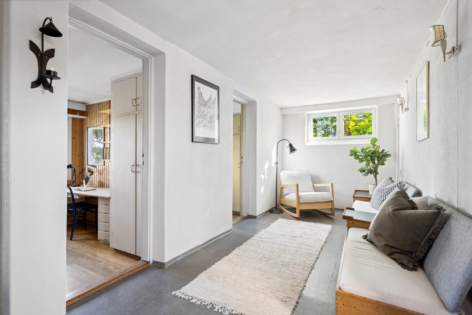 Tre soverom og bad er samlet i underetasjen Galleribilde