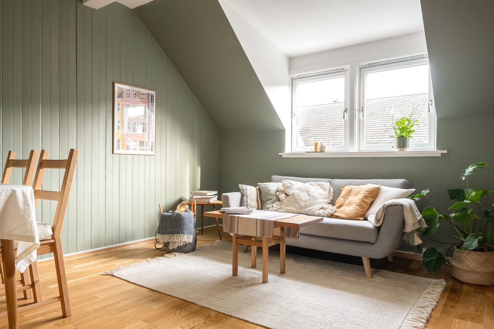 Her får du en lys og romslig planløsning med en gjennomgående pen standard og moderne fasiliteter. Galleribilde