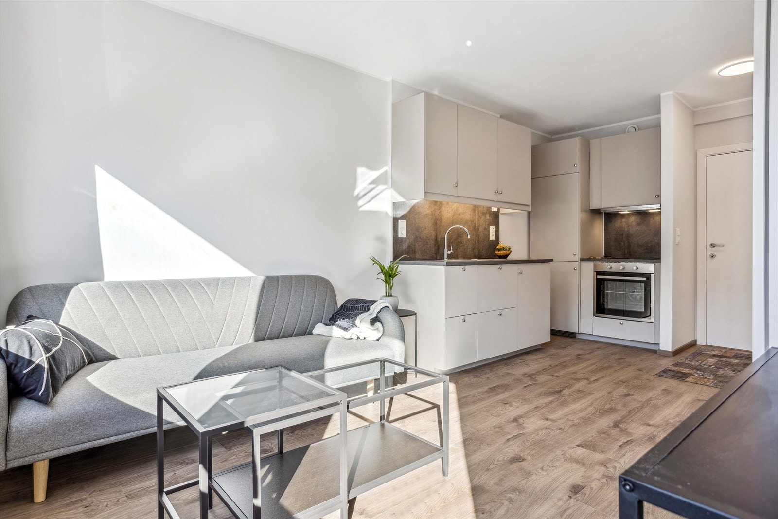 Leiligheten er nylig oppgradert med nye overflater, nytt kjøkken og bad. Galleribilde