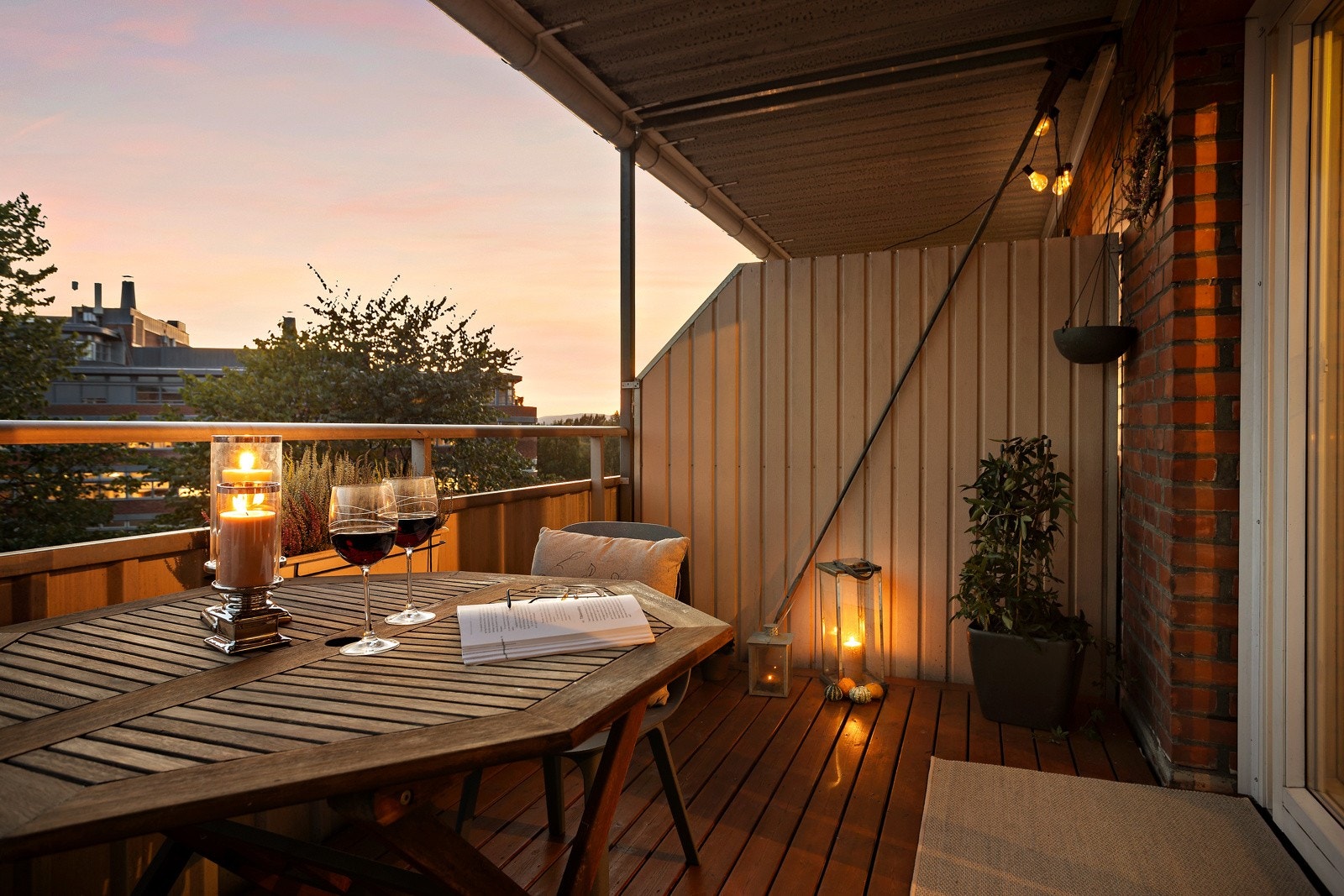 Balkongen er sydvest-vendt og har gode solforhold. Galleribilde