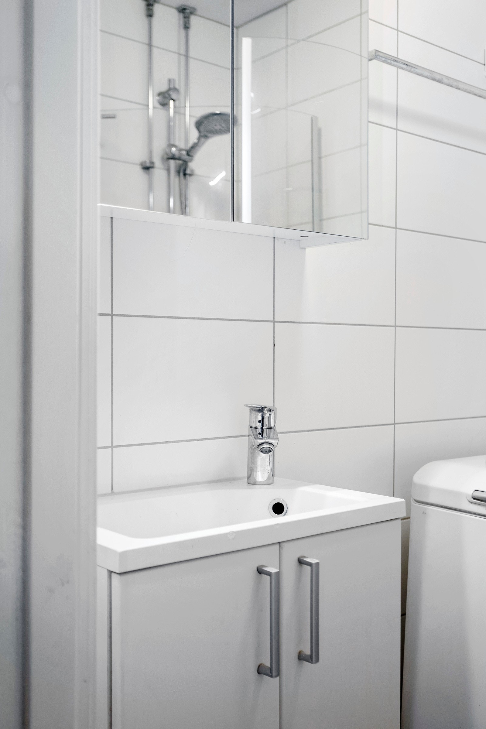 Baderommet har opplegg for vaskemaskin. Galleribilde