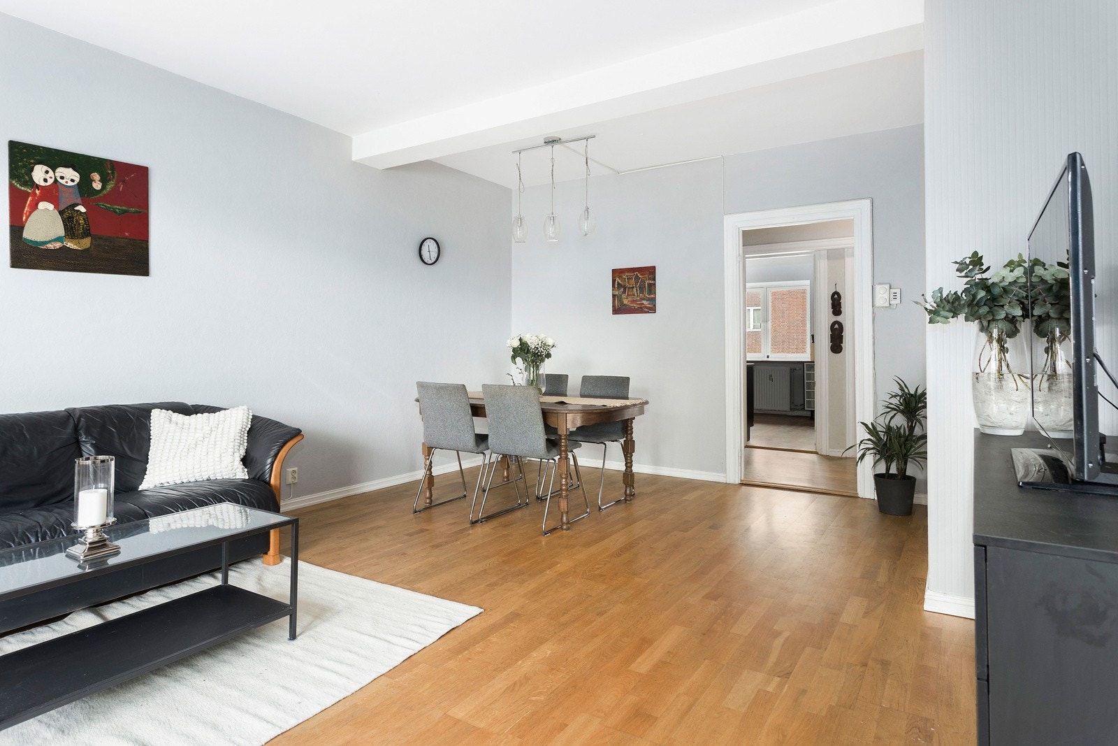 Ved stuedelen har du også plass til en spisestuedel. Galleribilde