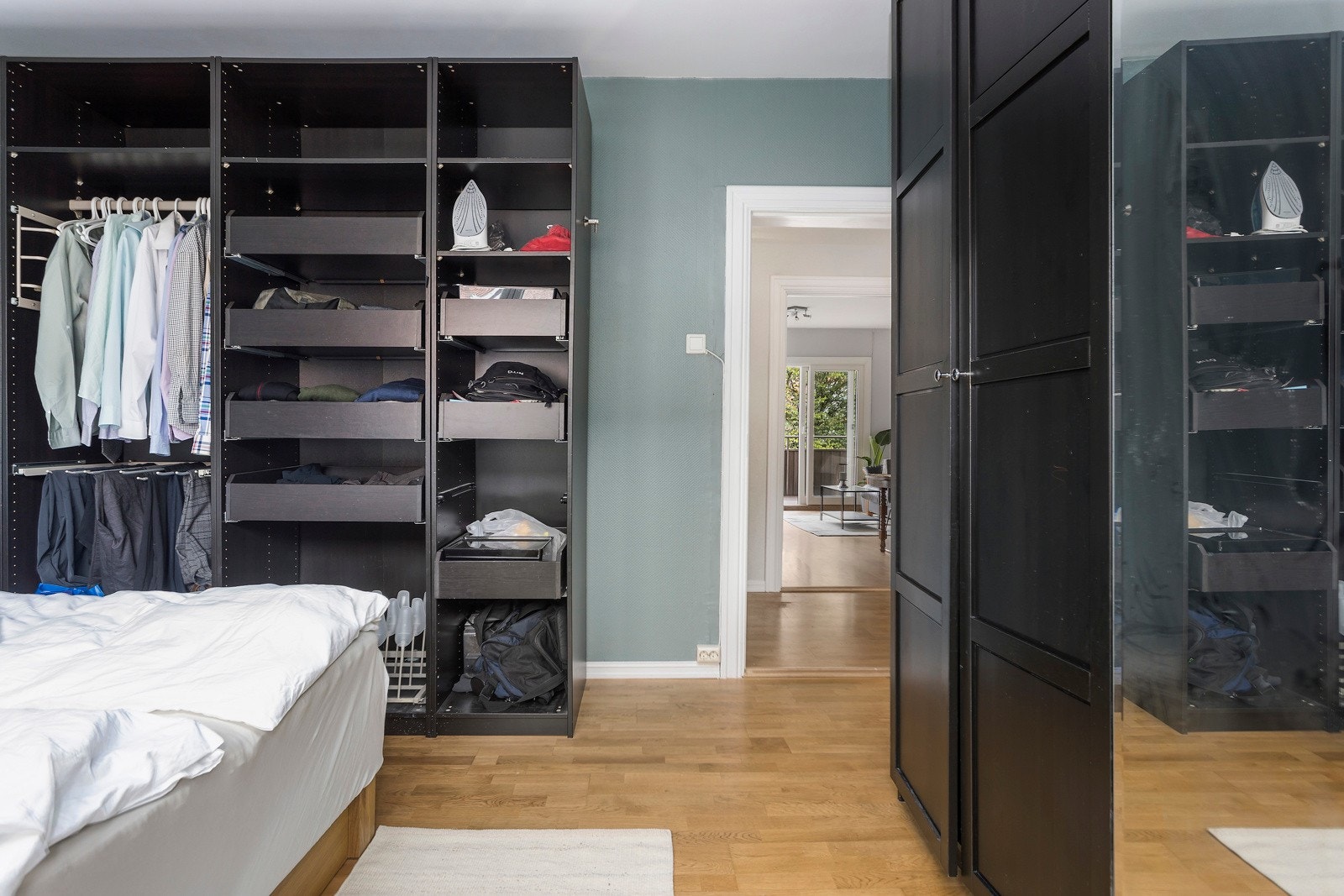 Soverommet har et stort garderobeskap. Galleribilde