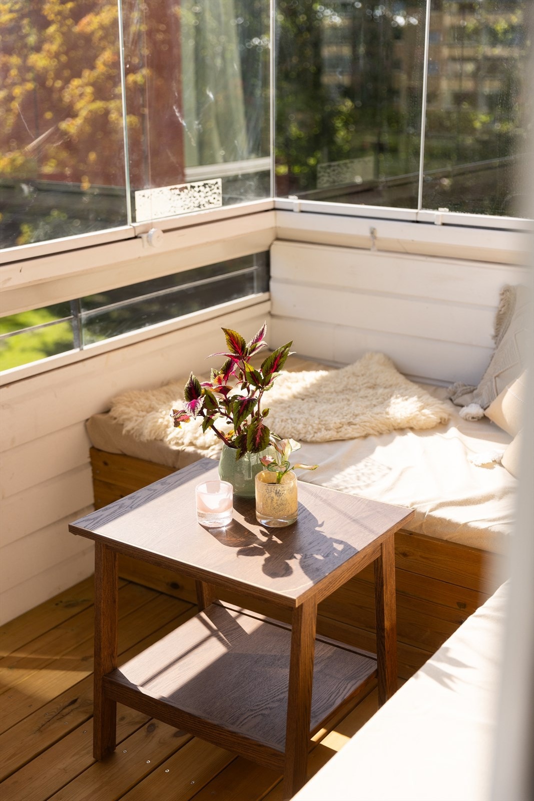 Detaljer | Balkongen har gode solforhold gjennom hele dagen og er en fantastisk forlengelse av stuen på sommerhalvåret. Galleribilde