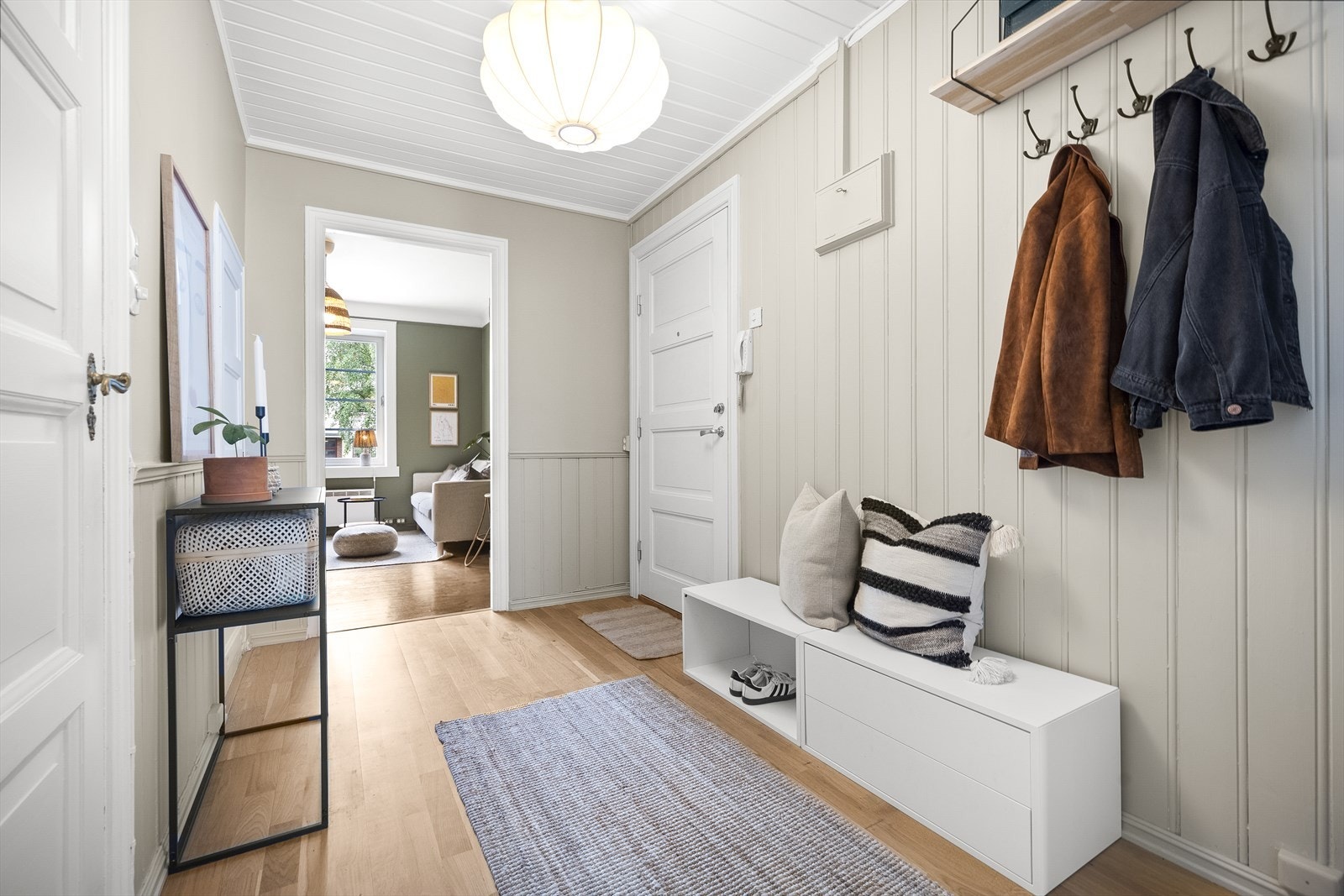 Leiligheten disponerer også en kjellerbod på ca. 6,4m² og en loftsbod på ca. 5,7m². Galleribilde