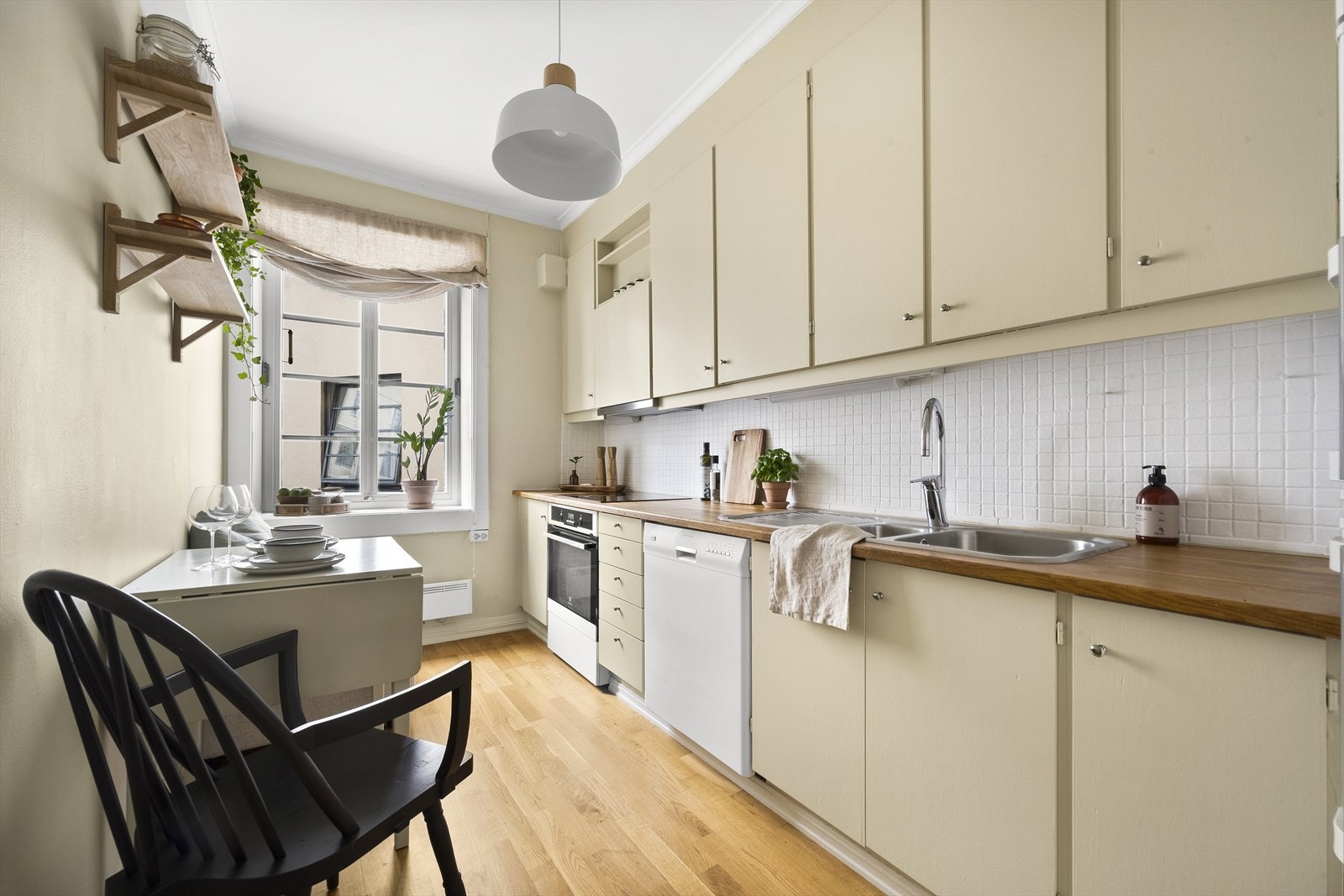 En lys og delikat 2-roms med en populær og svært sentral beliggenhet i Iladalen, like ved Alexander Kiellands plass. Galleribilde