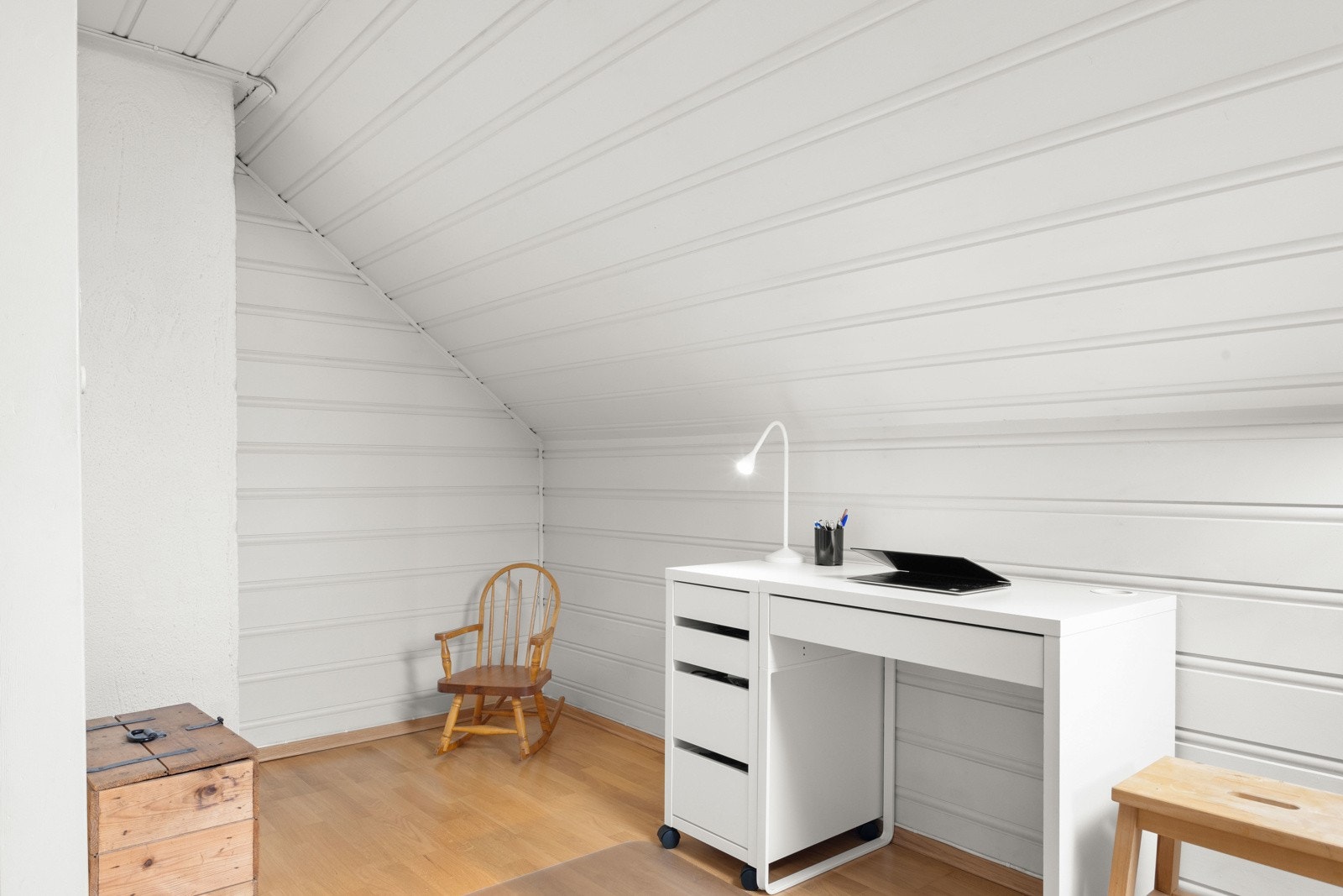 Det er i tillegg et område dedikert til kontorløsning, perfekt når man må være hjemme fra jobb. Galleribilde