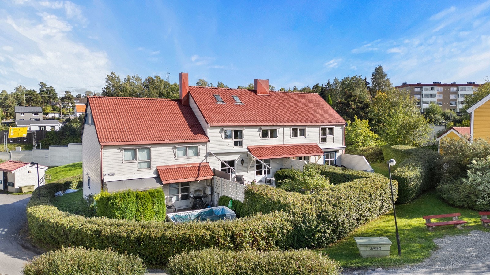 Umiddelbar nærhet til Høyenhall skole er et stort pluss, og i gangavstand ligger Høyenhallparken og Andedammen. Galleribilde