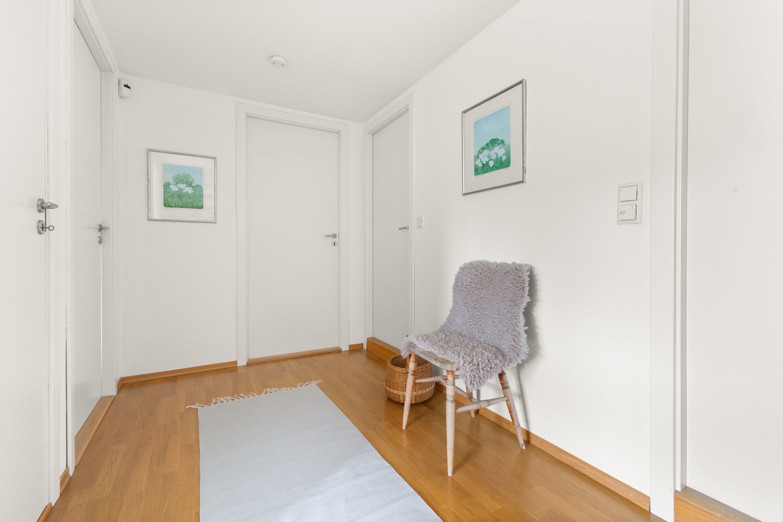 Lyse og pene overflater, hjemmet er godt vedlikeholdt over god tid av nåværende eier. Galleribilde