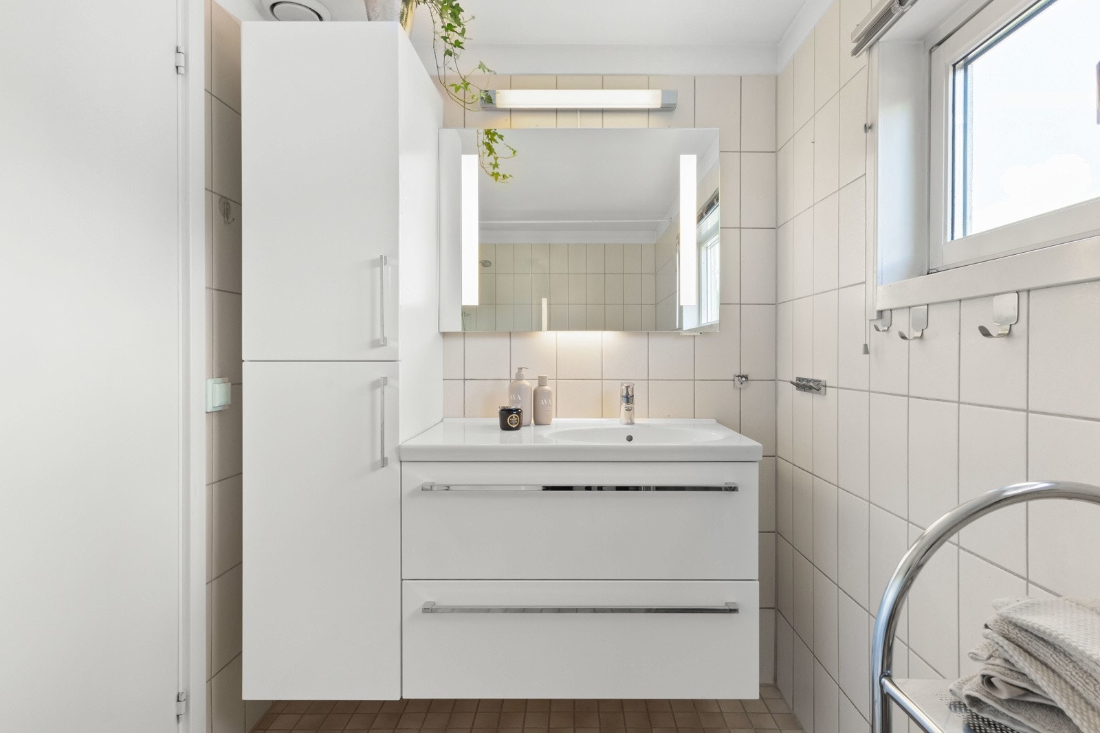 2. etasje har i tilleg et bad, og et vaskerom. Galleribilde