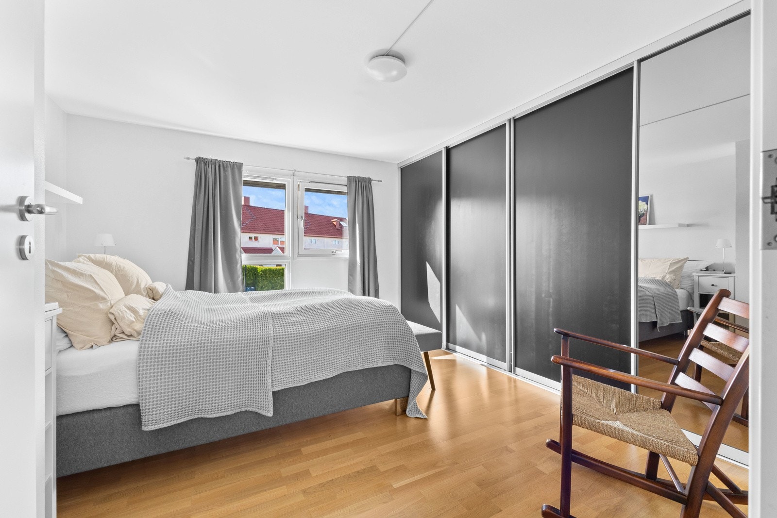 Rommet har fantastiske oppbevaringsmuligheter! Galleribilde