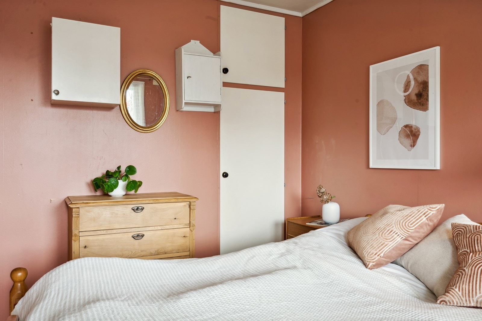 De to største soverommene er på 10 og 10,5 kvm, noe som gir fin plass til dobbeltseng. Galleribilde