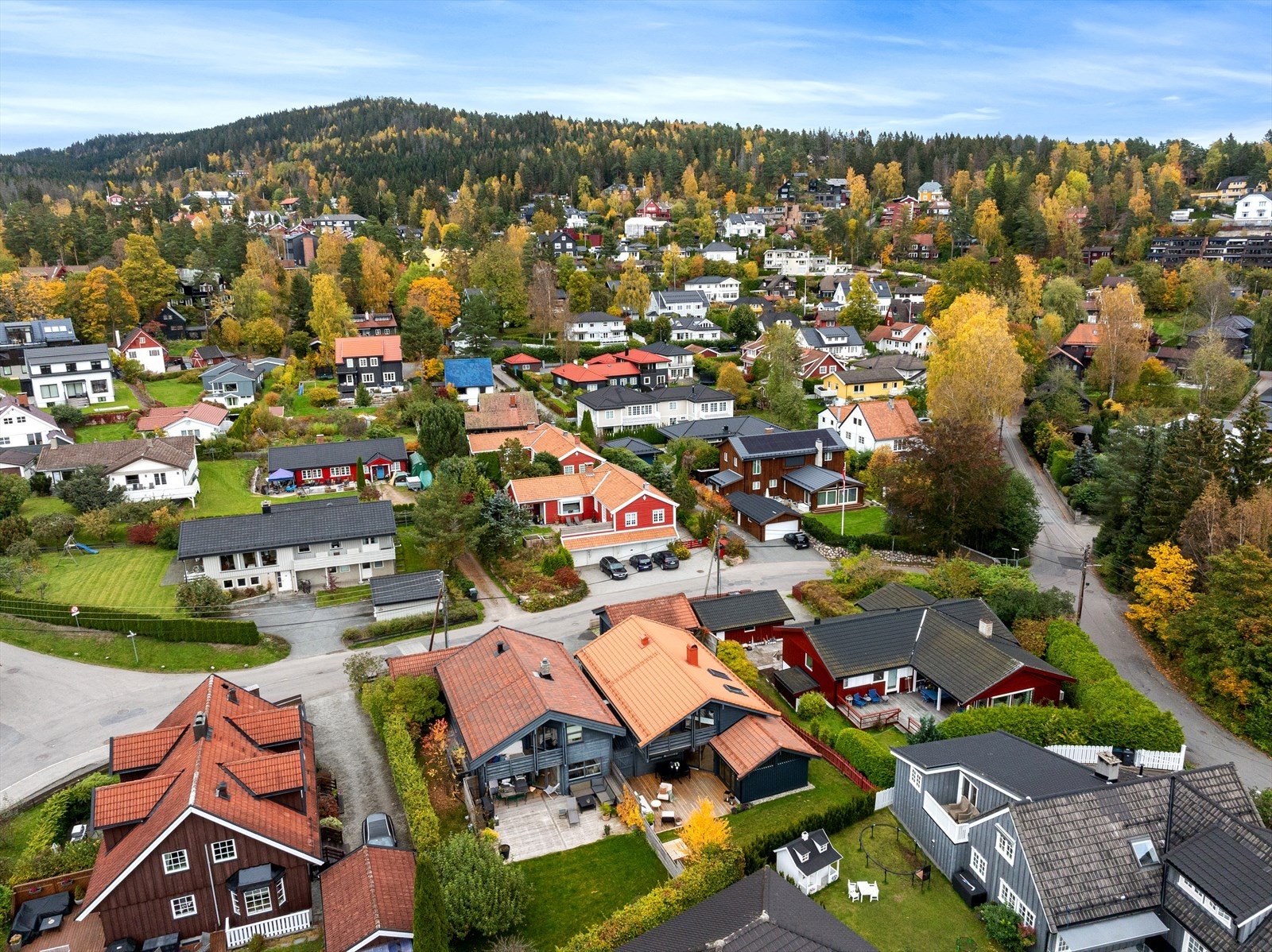 Kun 2 minutter fra eiendommen begynner lysløypen som bringer deg videre innover i Nordmarkas øvrige lysløypenett i den mørke årstid Galleribilde