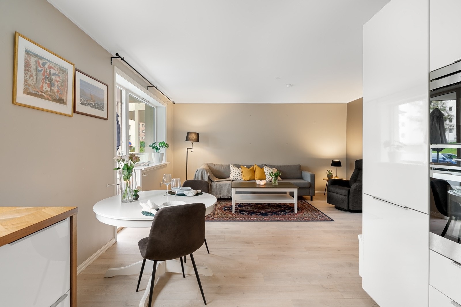 Glatte, helsparklede overflater i tidsriktige farger Galleribilde