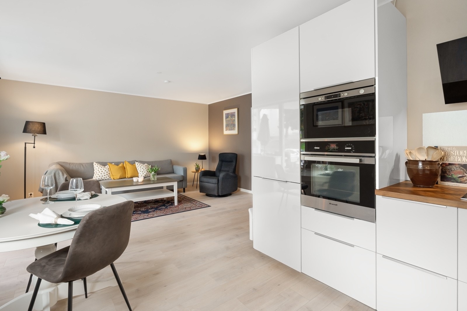 God plass til benke- og skapplass Galleribilde