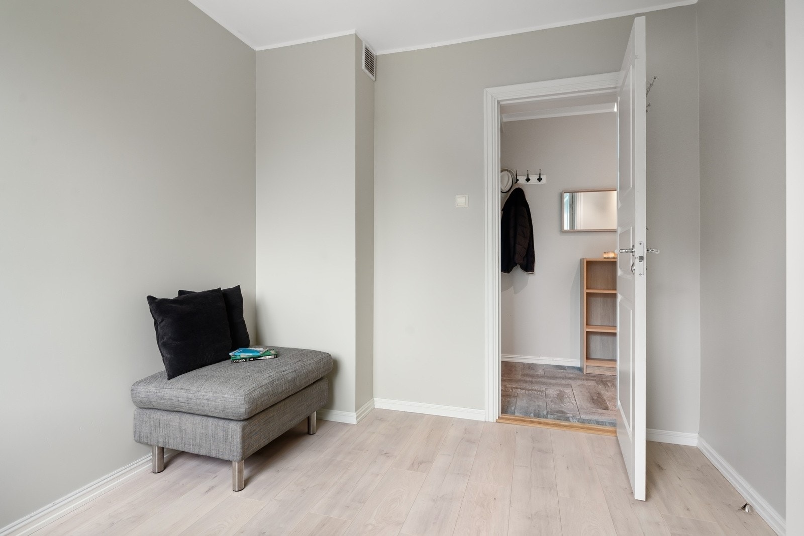 Dette rommet egner seg godt som barnerom, gjesterom og kontor Galleribilde