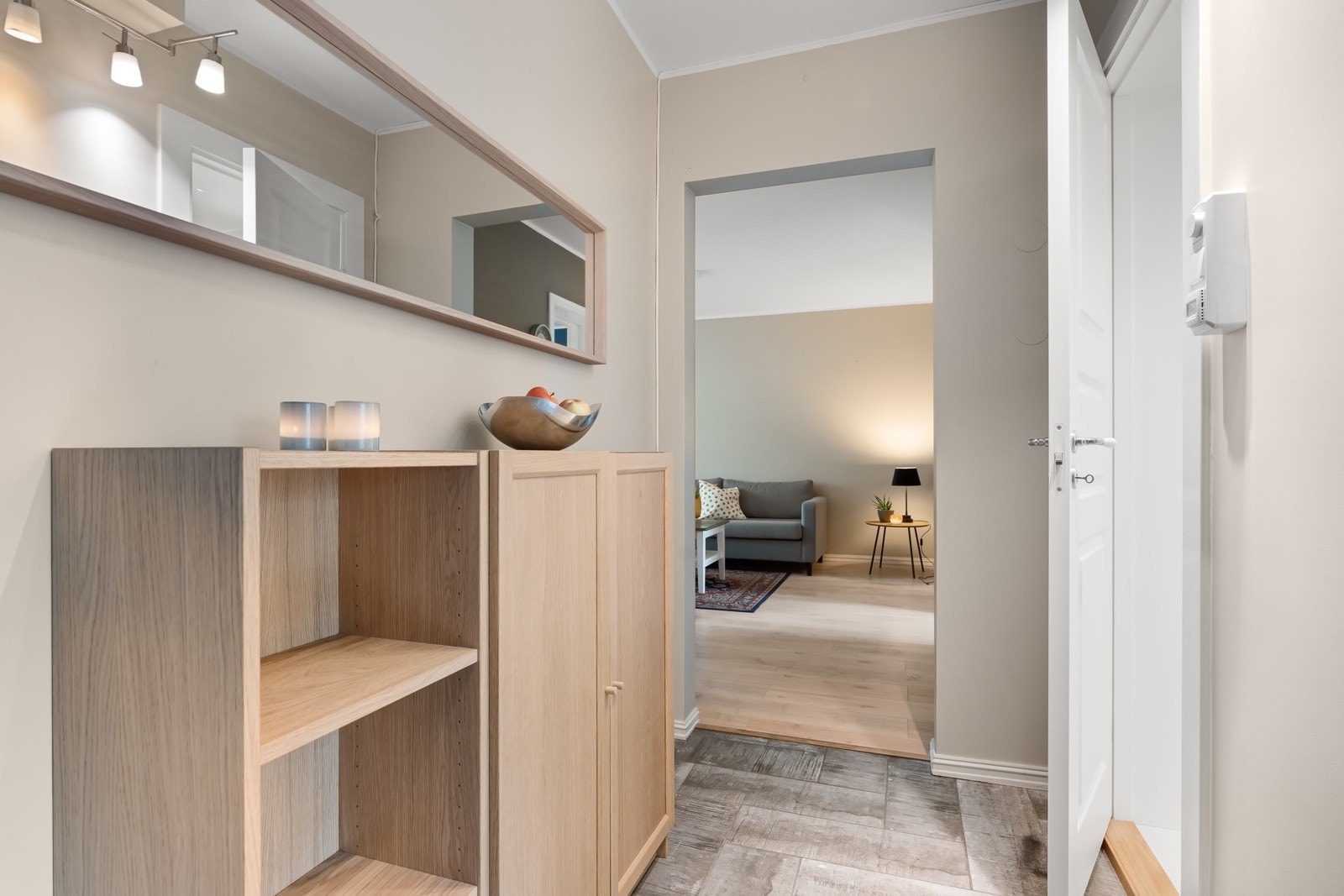 Entré/gang som gir et godt førsteinntrykk av boligen Galleribilde