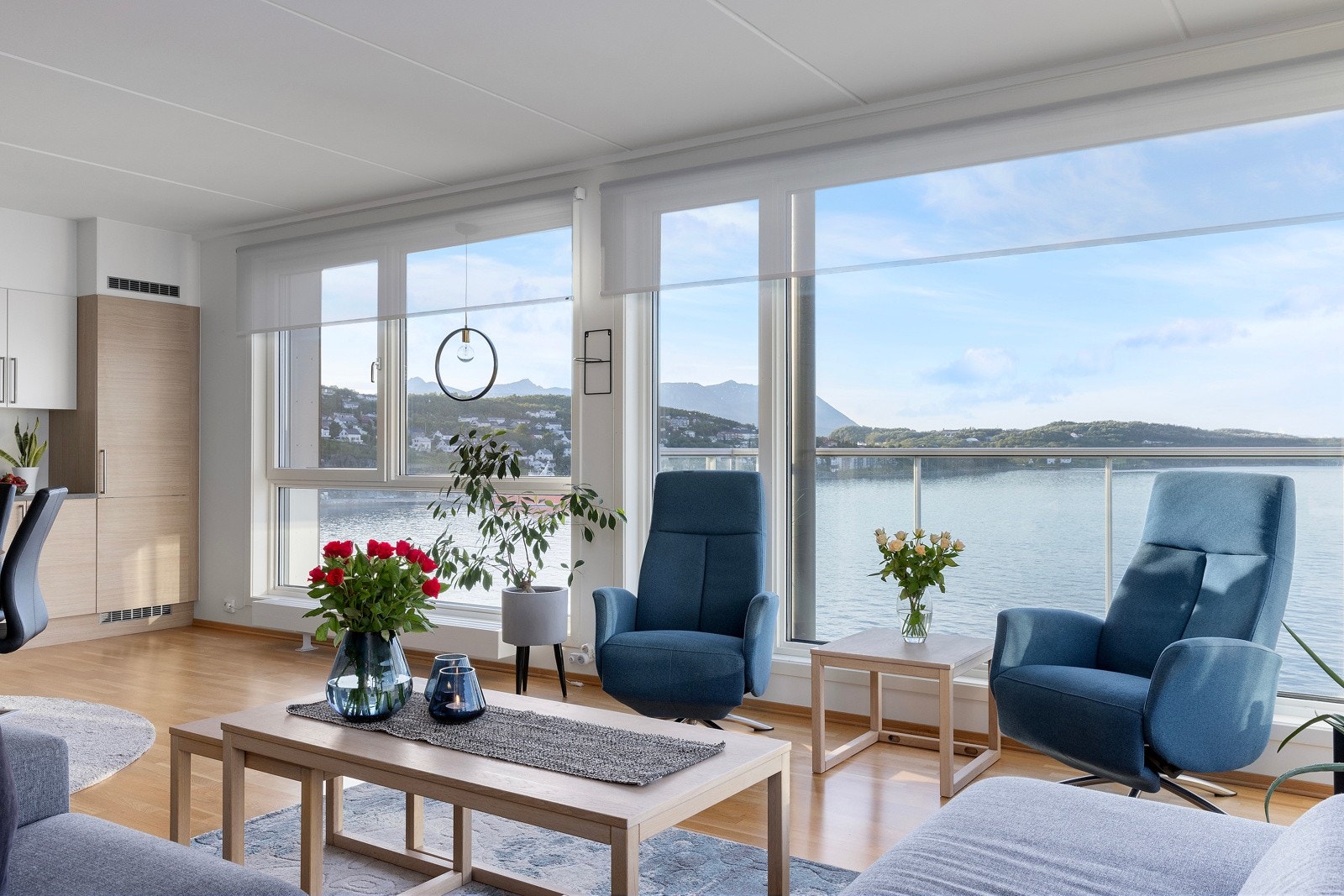 - Tenk å kunne stå opp til denne utsikten hver morgen med Trondeneskirka rett frem. Galleribilde