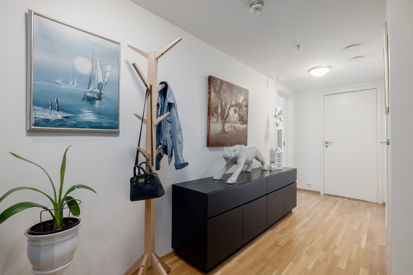 - Hele leiligheten er gjennomgående strøken. Galleribilde