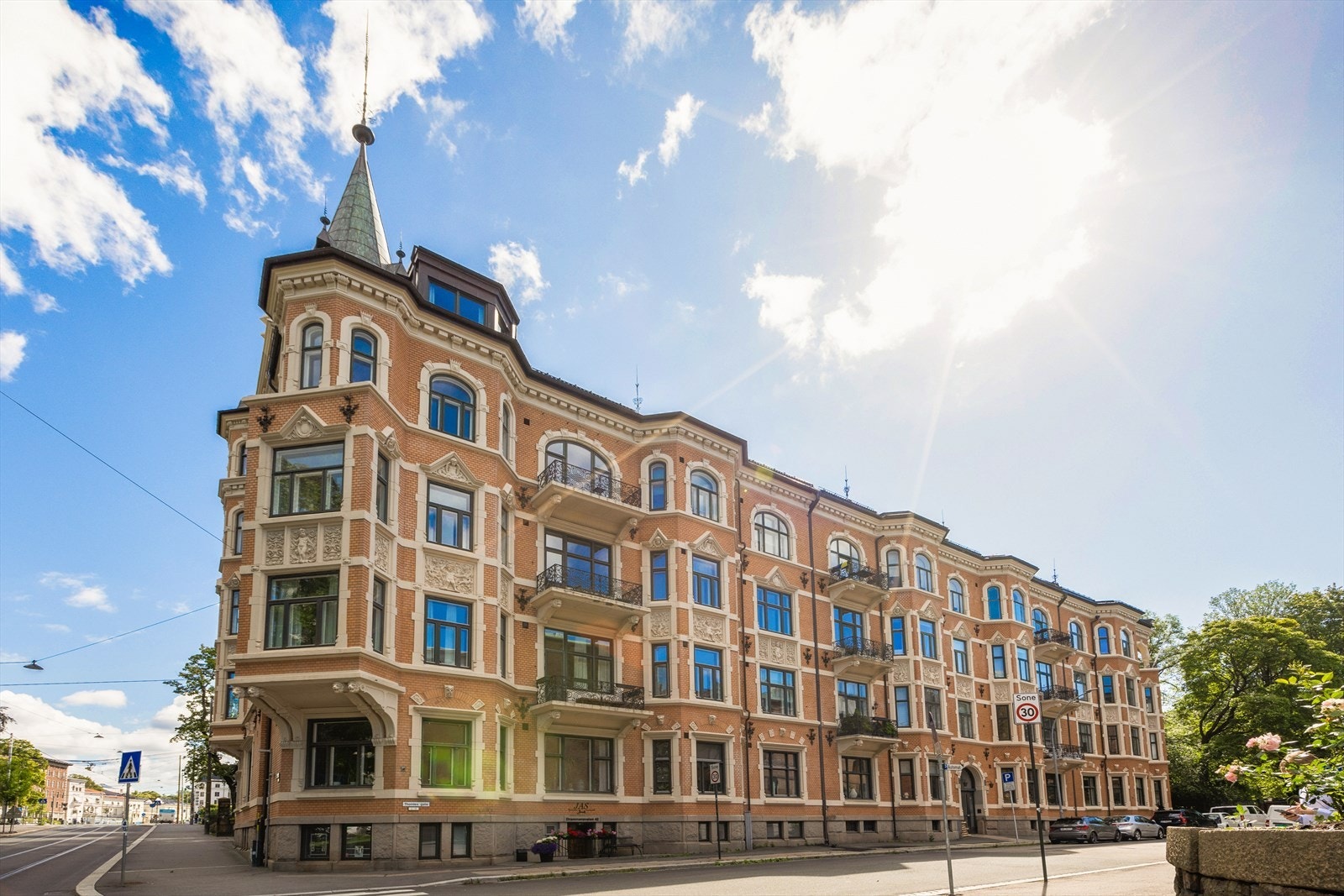 Nå kan denne klassiske perlen av en bolig bli din! Presentert av Nikolai Strickland v/Nordvik Frogner Galleribilde