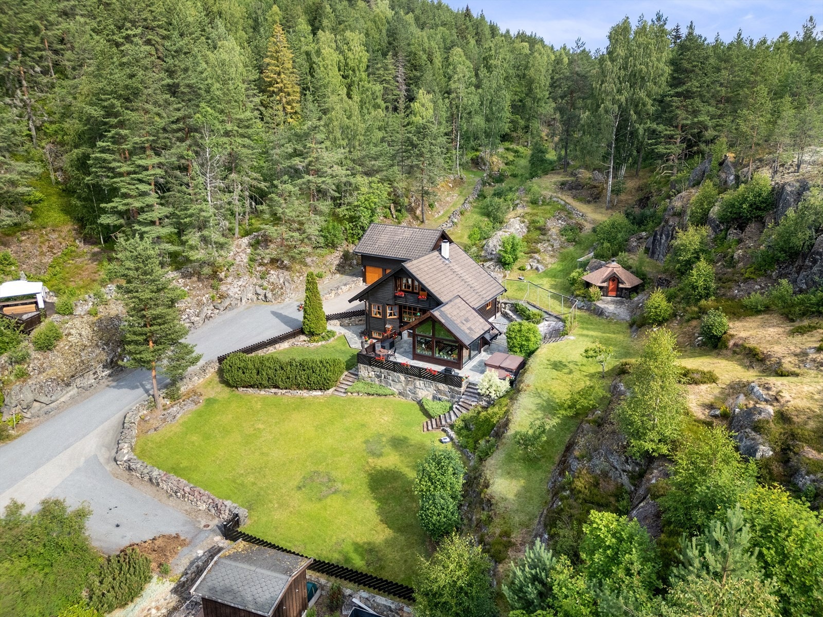 Naturen er din nærmeste nabo og du blir her eier av ulike løkkelandskap bakenfor boligen. Galleribilde