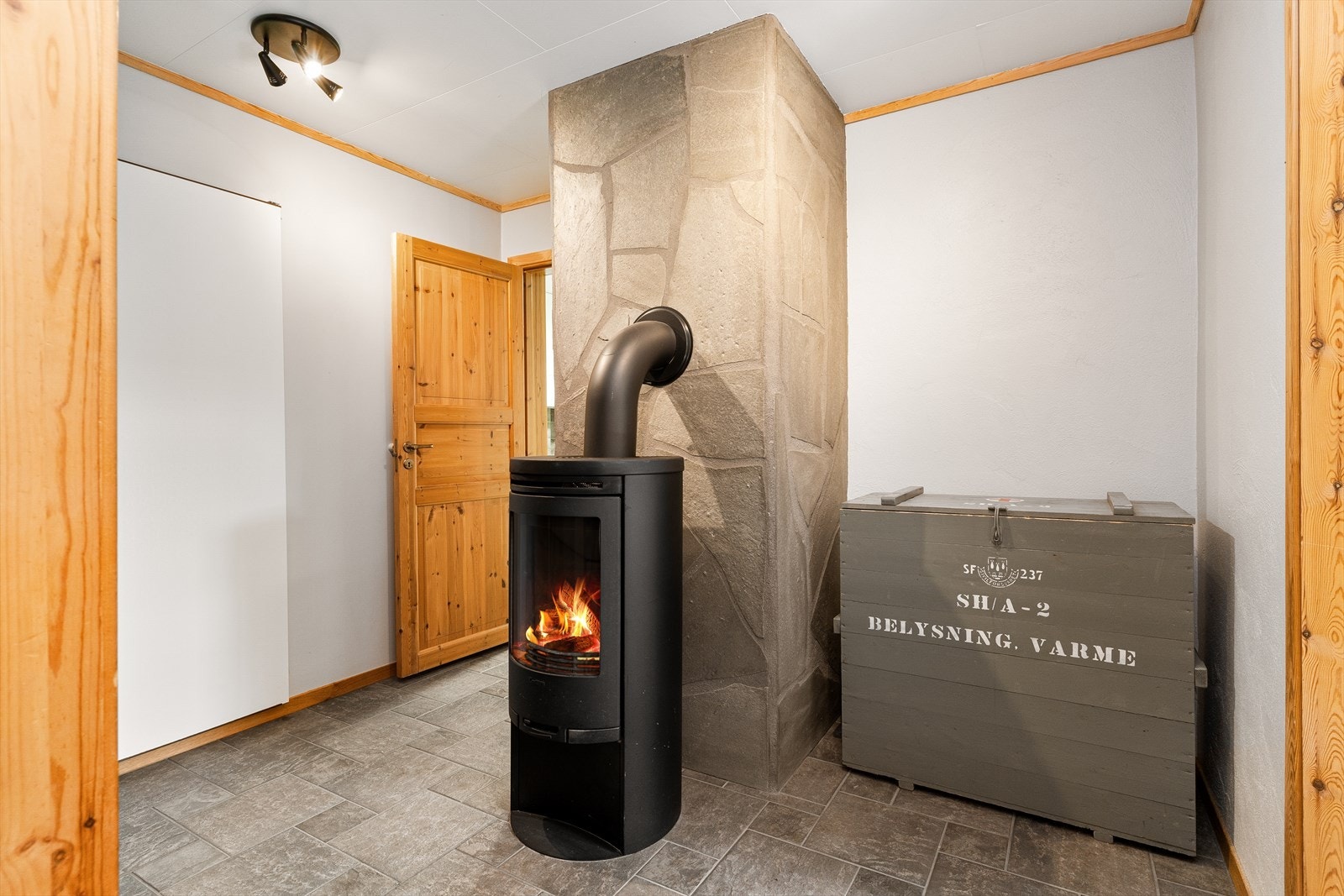 Peisovn i kjellergangen. Galleribilde