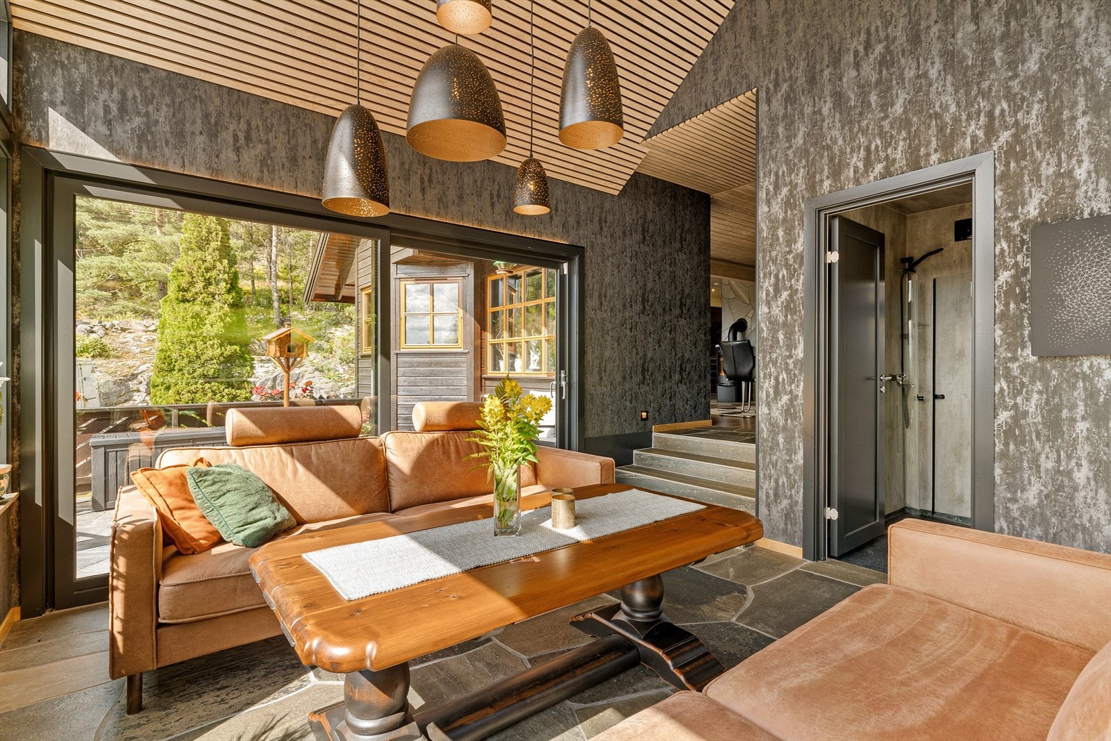 Delikat stil og lune farger. Galleribilde