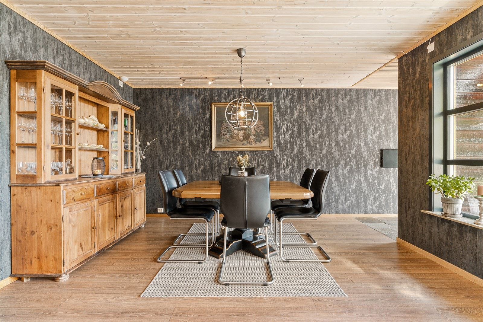 Her har du god plass til mange gjester. Galleribilde