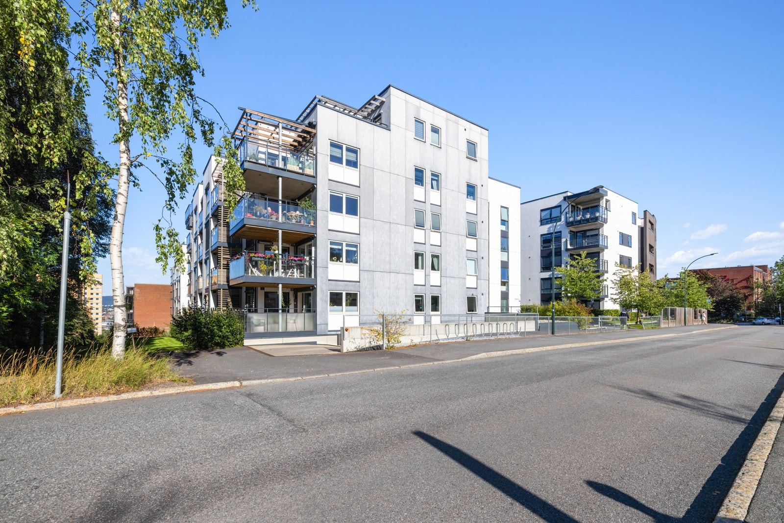 Leiligheten ligger i et veletablert og meget barnevennlig boligområde på Lutvann Galleribilde