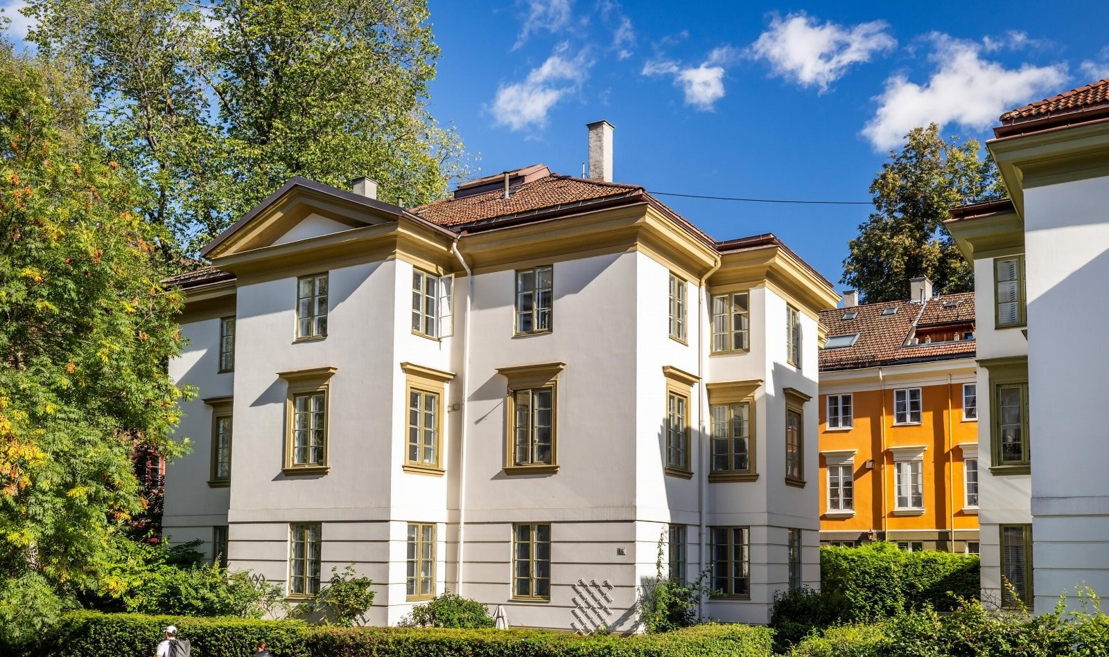 Velkommen til Balders gate 16 - En stor og klassisk 3-roms hjørneleilighet med tilbaketrukket beliggenhet på Frogner i en vakker og herskapelig bygård. Galleribilde