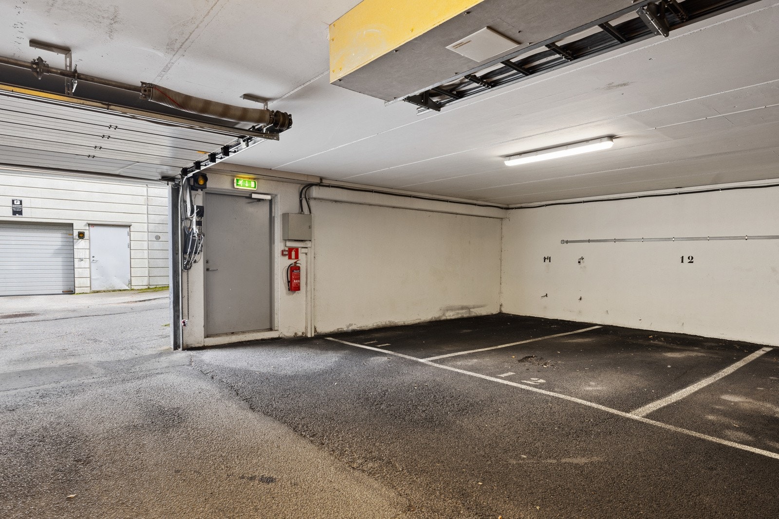 Klargjort for el-billader! Leiligheten disponerer en parkeringsplass i felles garasjekjeller Galleribilde